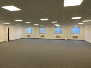 Office in Croissy-Beaubourg to rent Interior Photo- Image 1 of 1