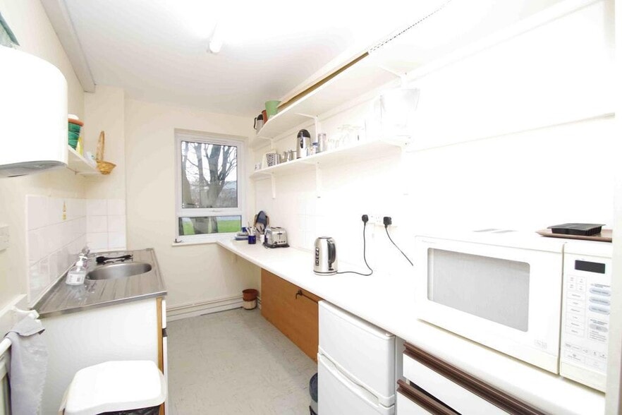 Lester Way, Wallingford to rent - Building Photo - Image 1 of 7