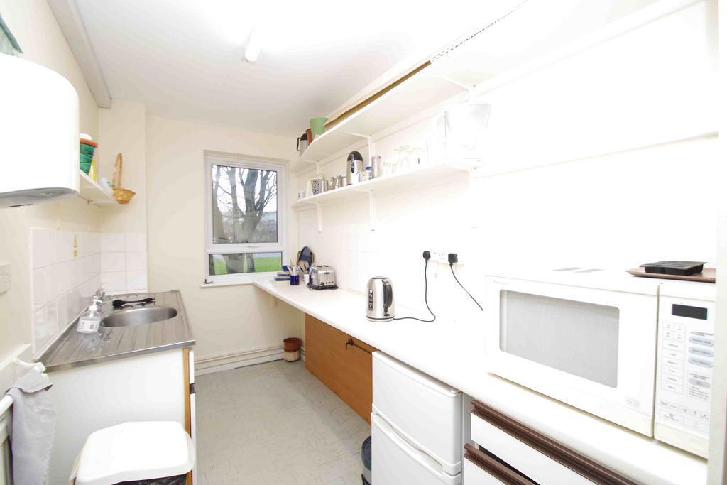 Lester Way, Wallingford to rent Building Photo- Image 1 of 8