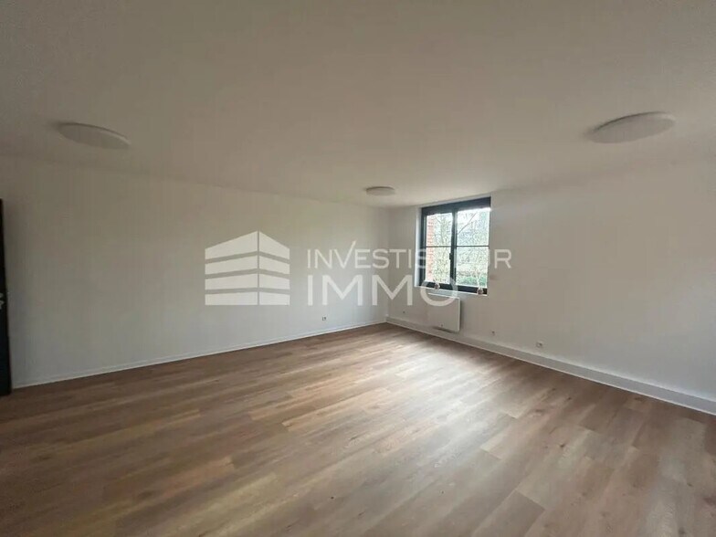 Office in Lognes to rent - Interior Photo - Image 1 of 6