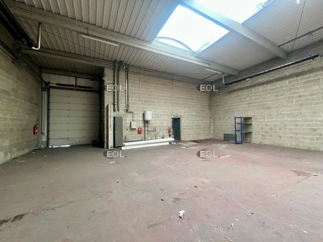 Light Industrial in La Courneuve to rent Building Photo- Image 1 of 7