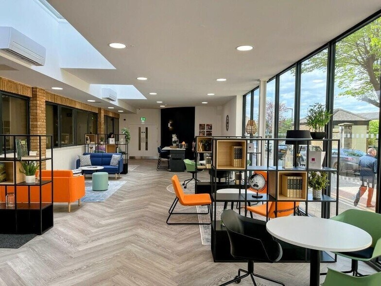 Trinity St, Peterborough to rent - Building Photo - Image 2 of 25