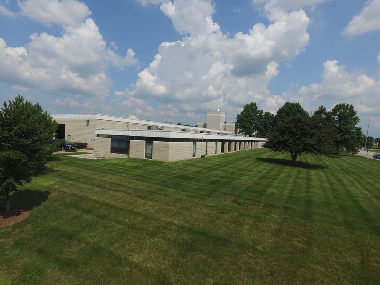 8400 Darrow Rd, Twinsburg, OH for rent - Building Photo - Image 3 of 6