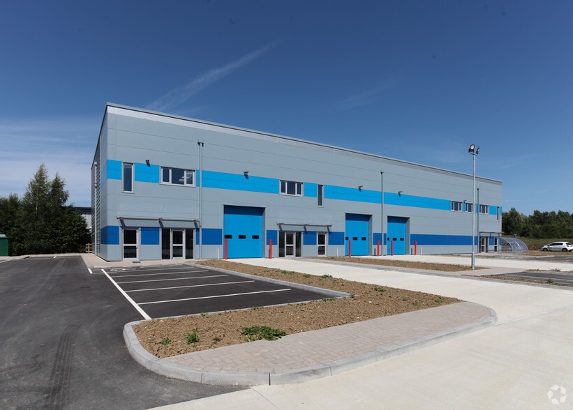 Hall Av, Sevington to rent - Building Photo - Image 3 of 5