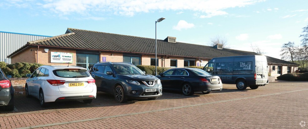 4 Hutton Close, Bishop Auckland to rent - Building Photo - Image 2 of 4