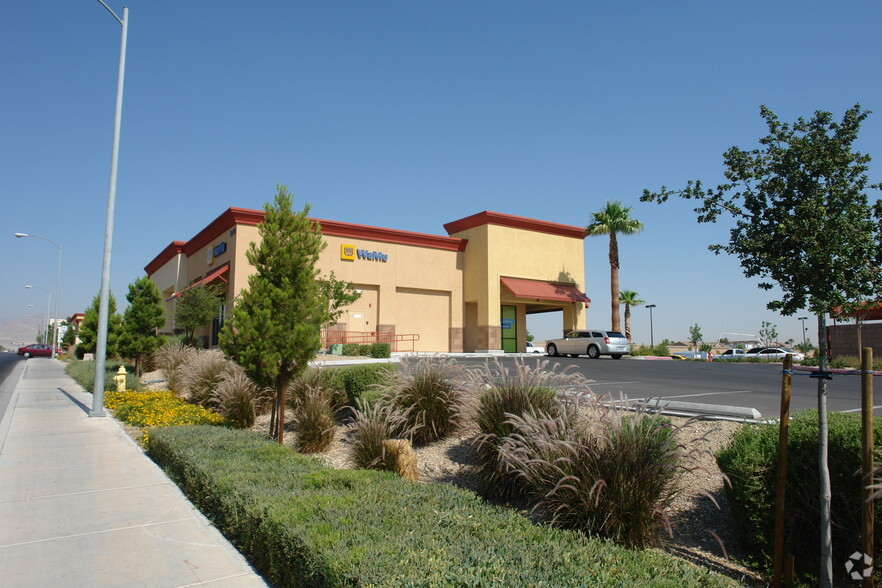 6070 W Craig Rd, Las Vegas, NV for rent - Building Photo - Image 3 of 8