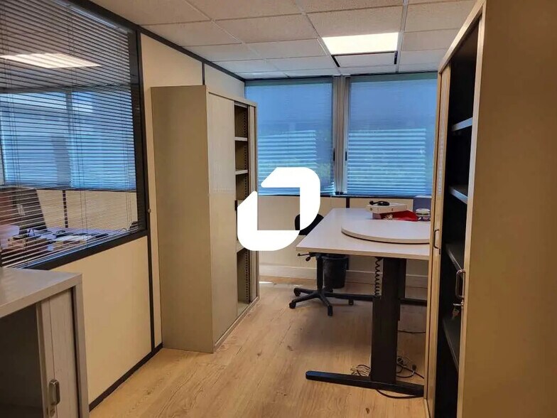 Office in Mérignac to rent - Interior Photo - Image 2 of 27