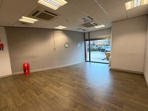 Holgate Park Dr, York to rent Interior Photo- Image 2 of 4