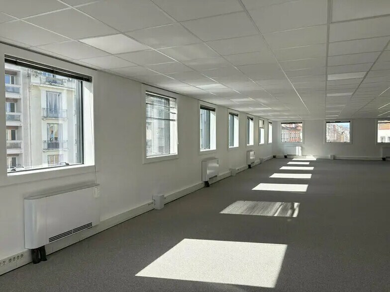 Office in Villeurbanne to rent - Interior Photo - Image 2 of 17