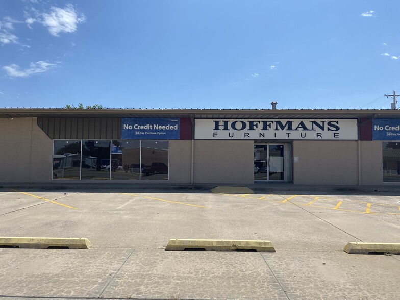 202 S Broadway St, Moore, OK for sale - Building Photo - Image 1 of 1