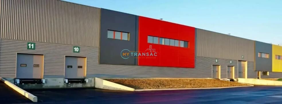 Light Industrial in Louvres to rent - Primary Photo - Image 1 of 34