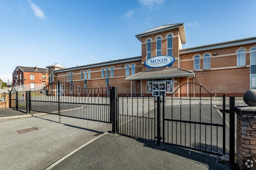 Rock Valley Way, Rochdale to rent - Building Photo - Image 3 of 11