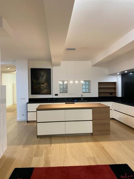 Office in Montreuil for sale - Interior Photo - Image 2 of 12