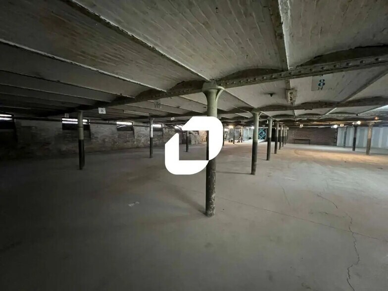 Light Industrial in Roubaix to rent - Interior Photo - Image 2 of 29