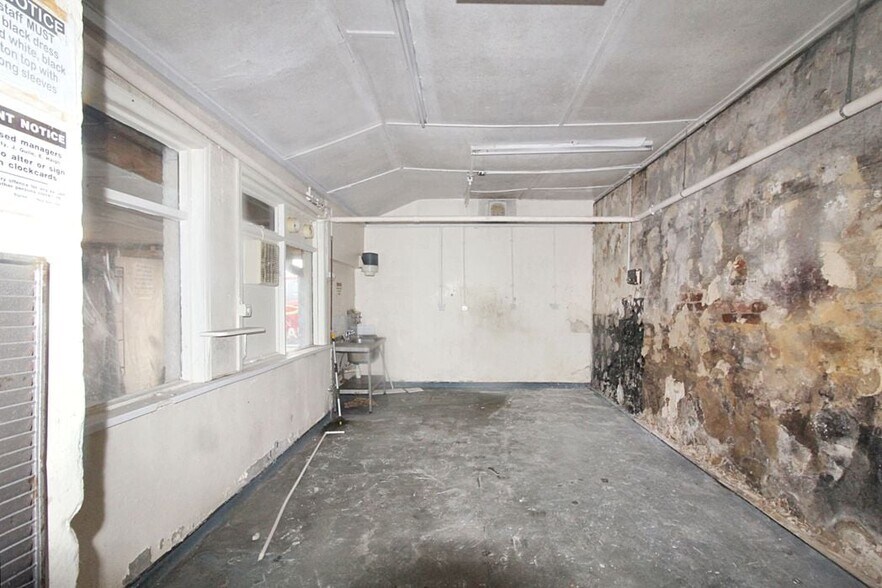 87 Collingwood St, Bishop Auckland for sale - Interior Photo - Image 2 of 4