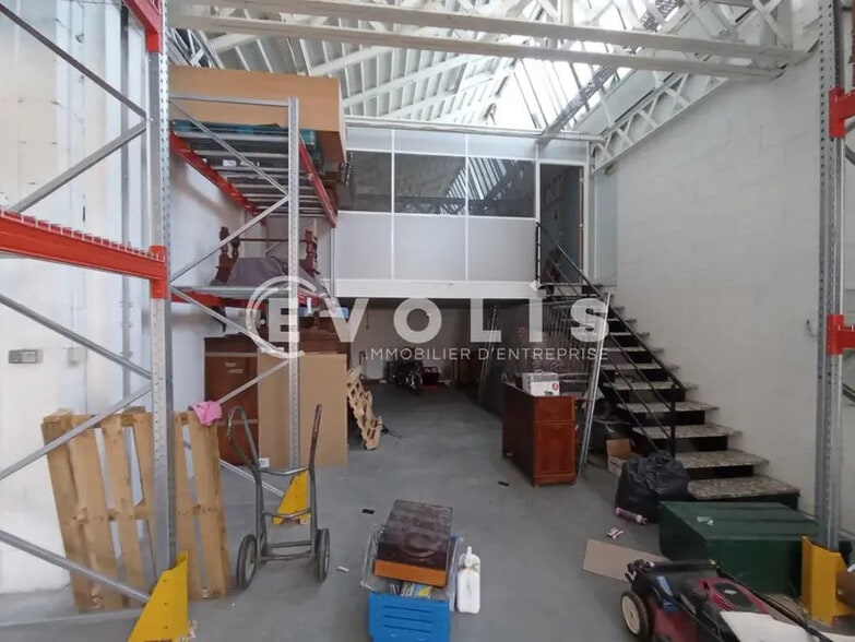 Light Industrial in Vénissieux to rent - Interior Photo - Image 3 of 16