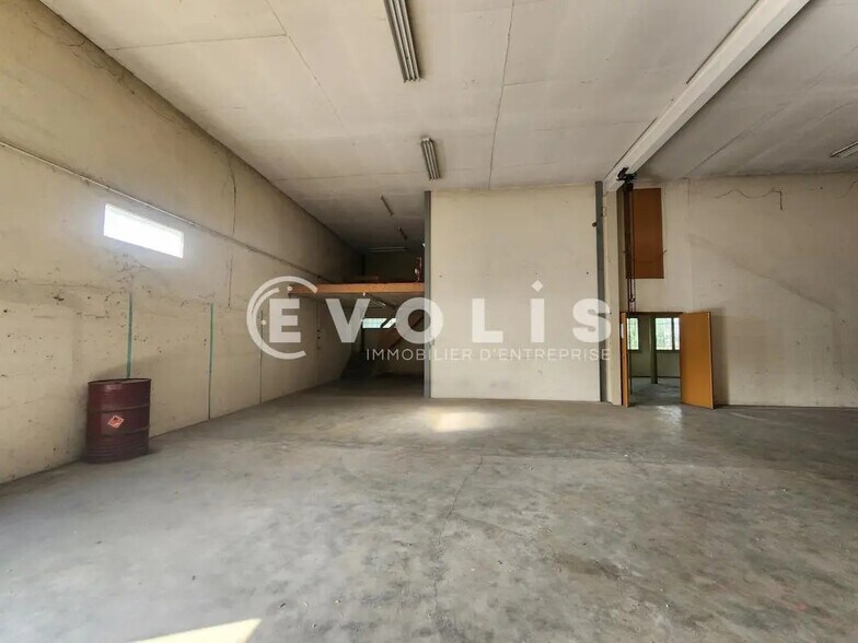 Light Industrial in Bourgoin-Jallieu for sale - Interior Photo - Image 3 of 23