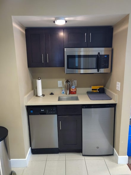 6803 Whittier Ave, McLean, VA to rent - Interior Photo - Image 1 of 5