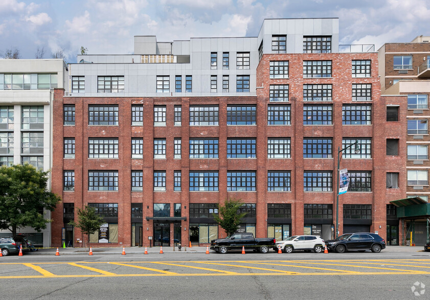 5-33 48th Ave, Long Island City, NY for sale - Building Photo - Image 2 of 16