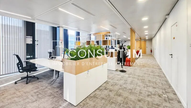 Location Bureaux 308 m² - Photo 1