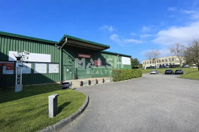 Light Industrial in Champagne-au-Mont-d'Or to rent - Building Photo - Image 1 of 10