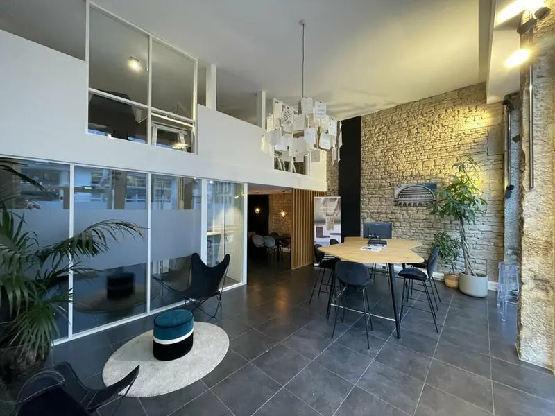 Office in Lyon to rent Interior Photo- Image 1 of 13