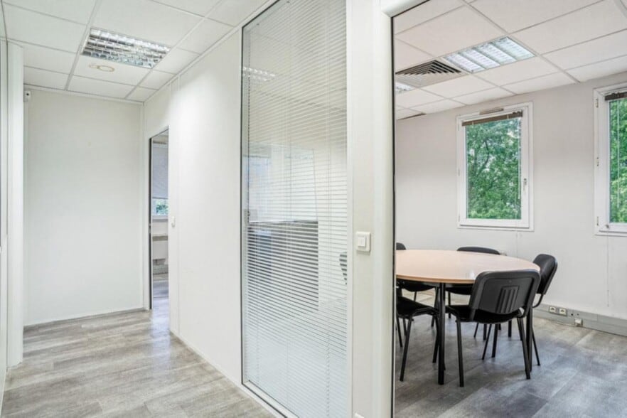 Office in Lyon to rent - Interior Photo - Image 3 of 6