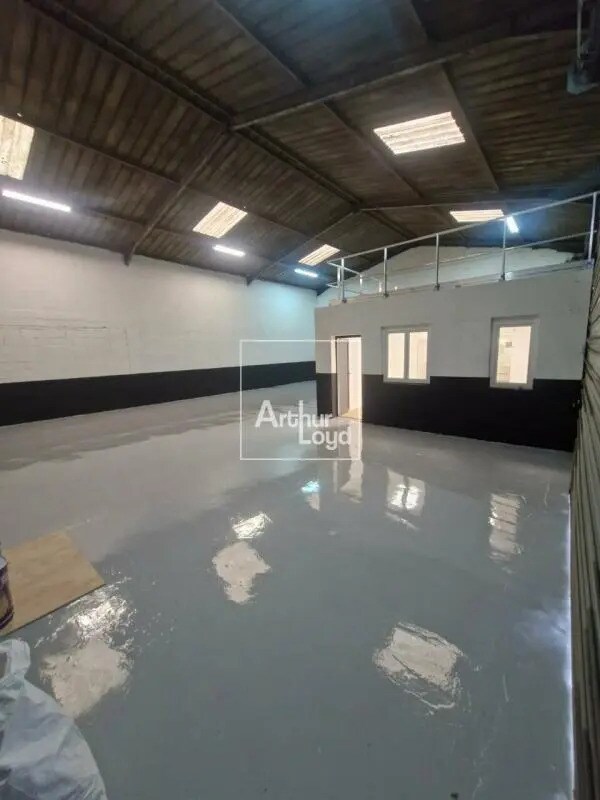Location Local d'activités 170 m² - Photo 1