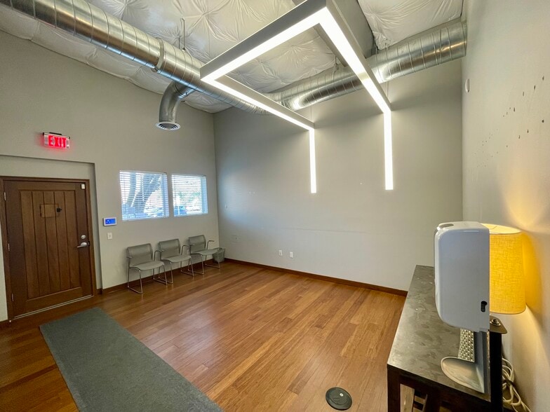 128 NE 7th Ave, Portland, OR to rent - Lobby - Image 3 of 23