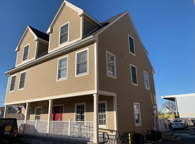 41R State St, Bristol, RI for rent - Primary Photo - Image 1 of 1