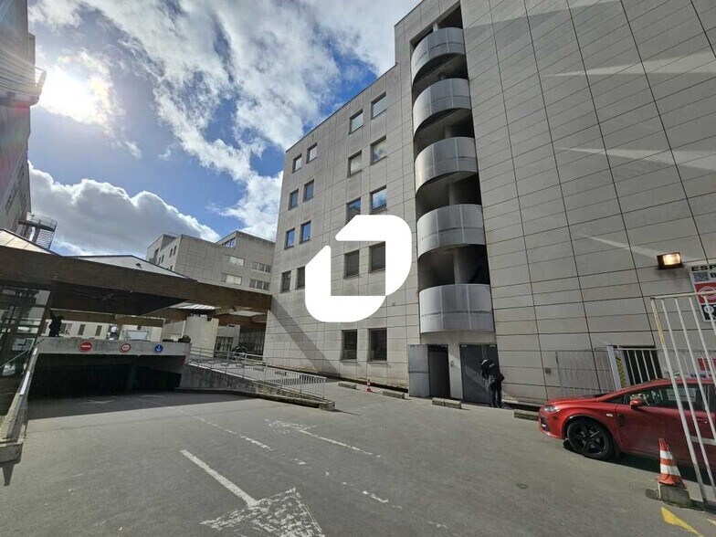 Office in Garges-lès-Gonesse to rent - Building Photo - Image 1 of 36
