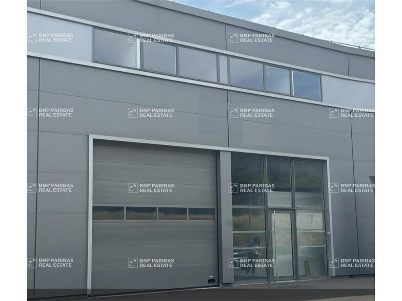 Light Industrial in La Ciotat to rent - Building Photo - Image 1 of 10