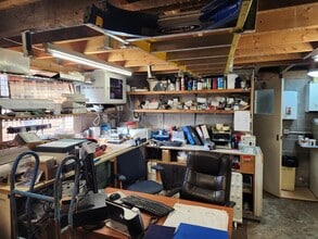 Brympton Way, Yeovil to rent Interior Photo- Image 1 of 1