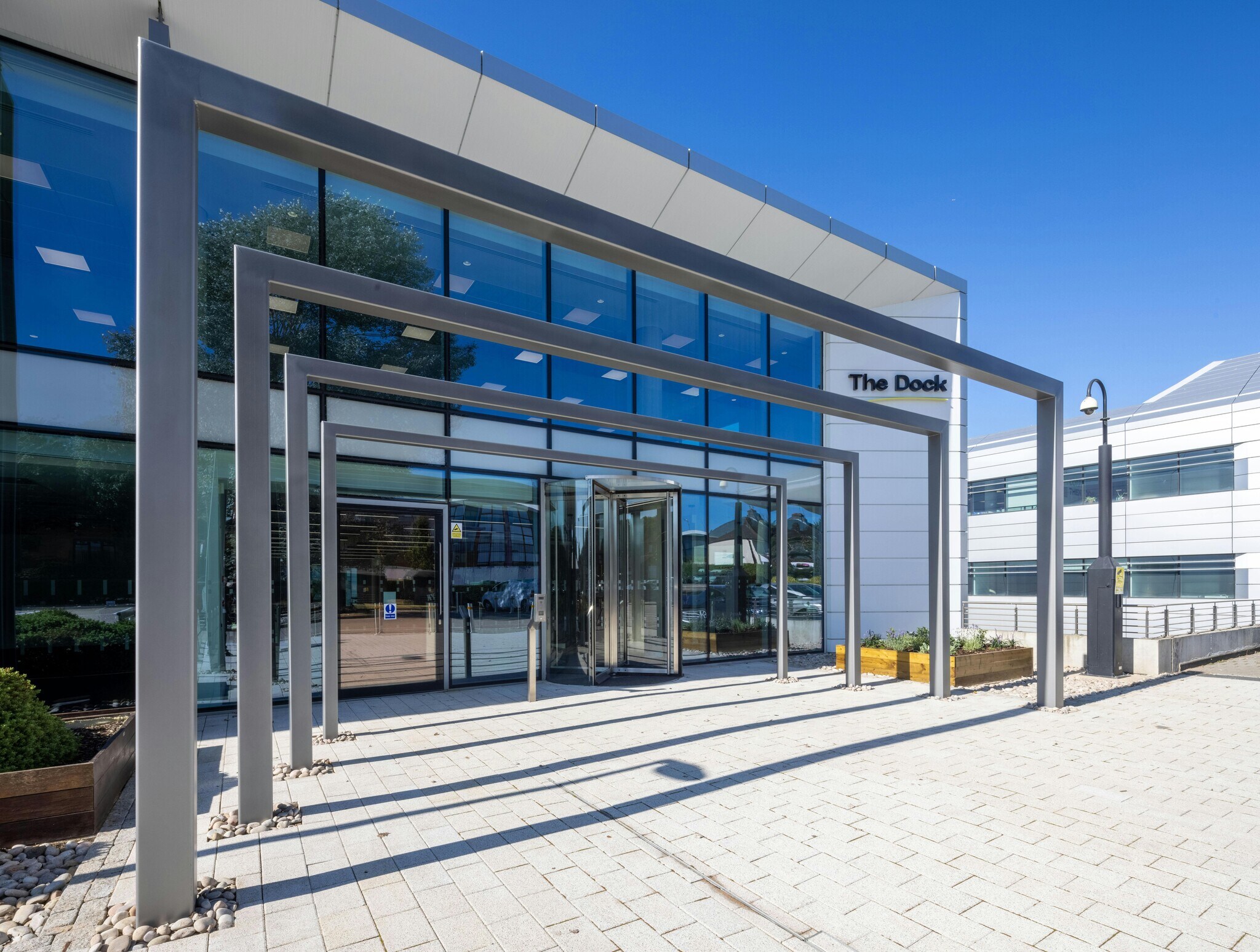 Station Rd, Kings Langley to rent Building Photo- Image 1 of 39