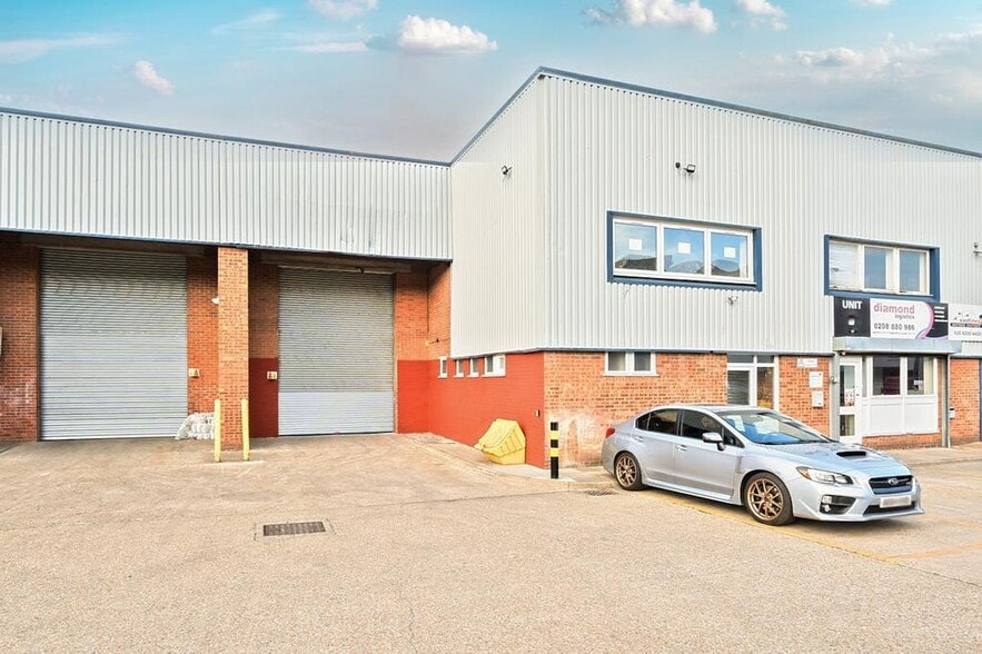 Unit 8 Barratt Way Way, Harrow to rent - Building Photo - Image 1 of 11