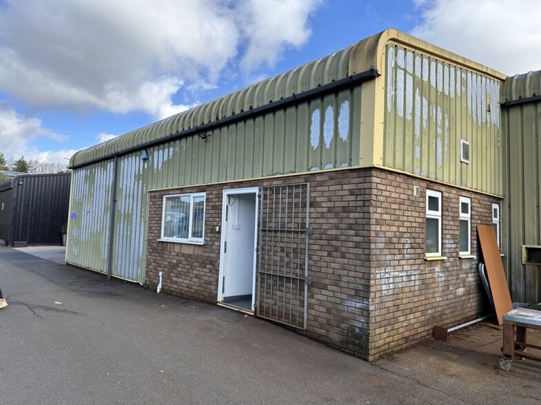 Meadow Clos, Plymouth to rent - Building Photo - Image 1 of 6