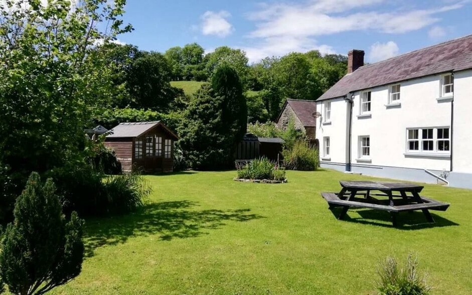 St Clears, Carmarthen for sale - Primary Photo - Image 1 of 9