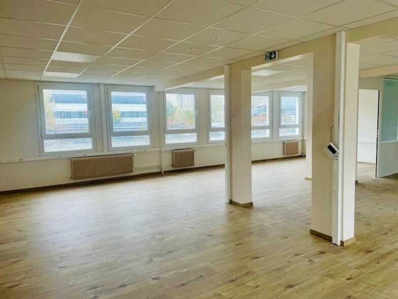 Office in Ivry-sur-Seine to rent - Interior Photo - Image 3 of 4