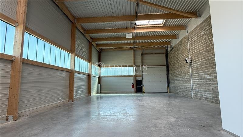 Light Industrial in Coupvray to rent - Interior Photo - Image 3 of 10