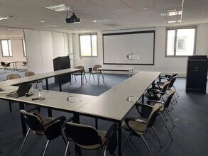 Light Industrial in Nanterre to rent Interior Photo- Image 1 of 5