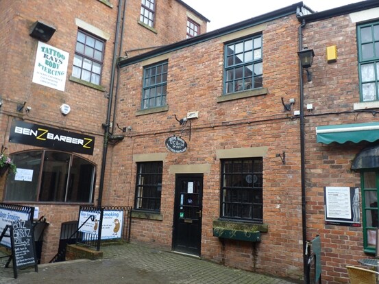 1-9 Jaxons Ct, Wigan for sale - Primary Photo - Image 1 of 1