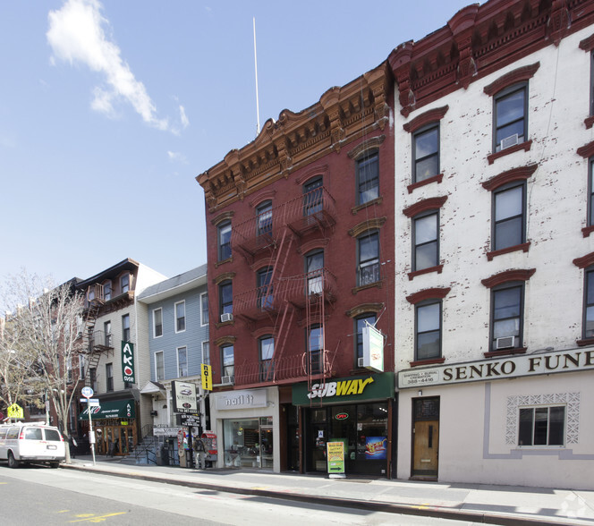 211 Bedford Ave, Brooklyn, NY for sale - Primary Photo - Image 1 of 1