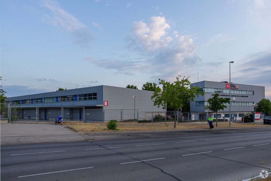 Avenida de la Cantueña, 2, Fuenlabrada, Madrid to rent - Primary Photo - Image 1 of 2