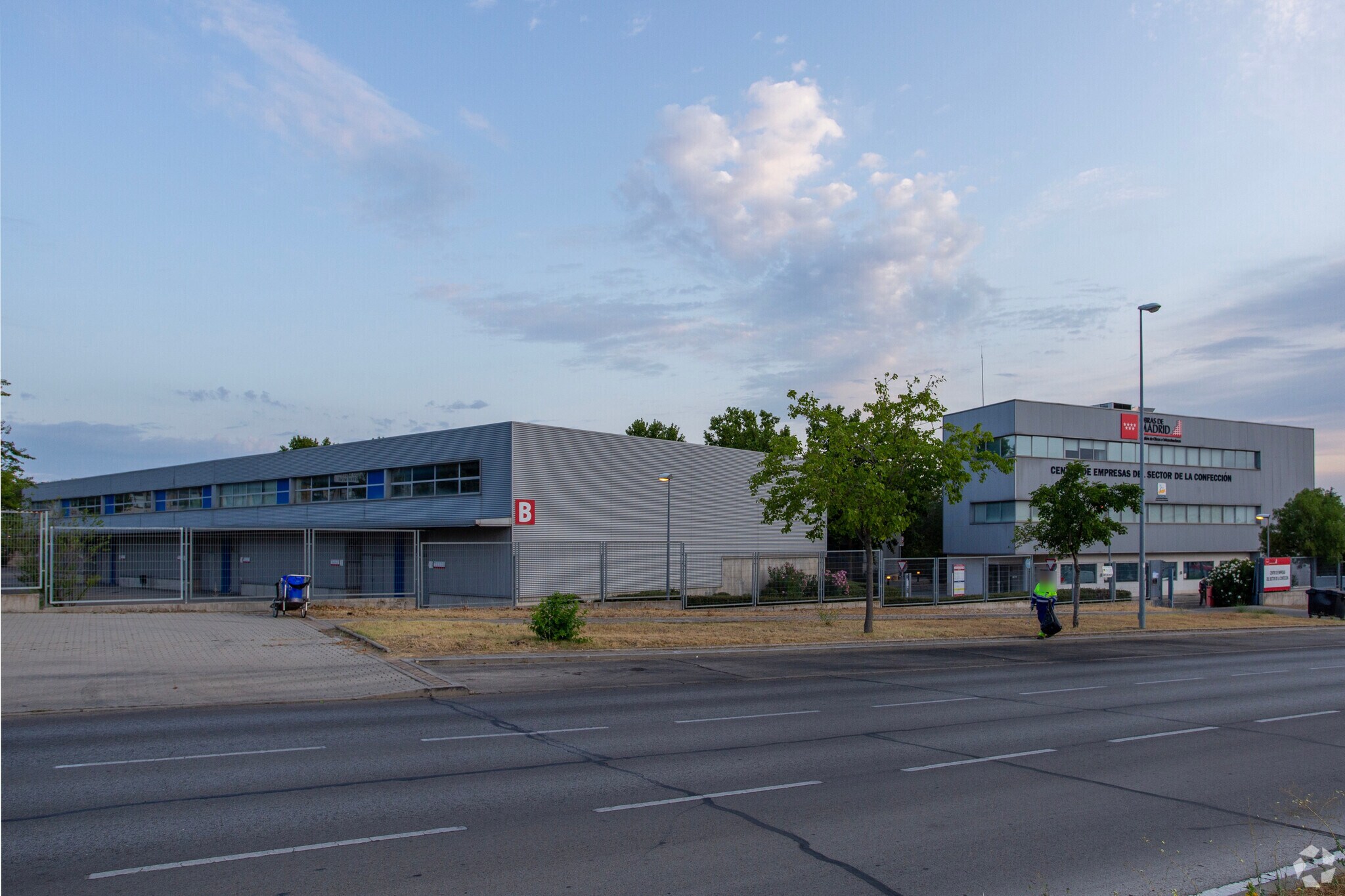 Avenida de la Cantueña, 2, Fuenlabrada, Madrid to rent Primary Photo- Image 1 of 3