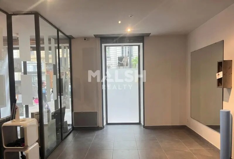 Retail in Lyon to rent - Interior Photo - Image 3 of 3