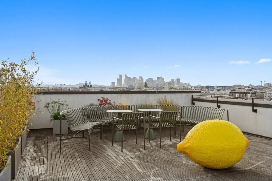 Office in Levallois-Perret to rent - Building Photo - Image 1 of 14