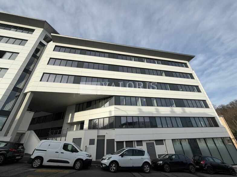 Office in Tassin-la-Demi-Lune to rent - Building Photo - Image 2 of 13