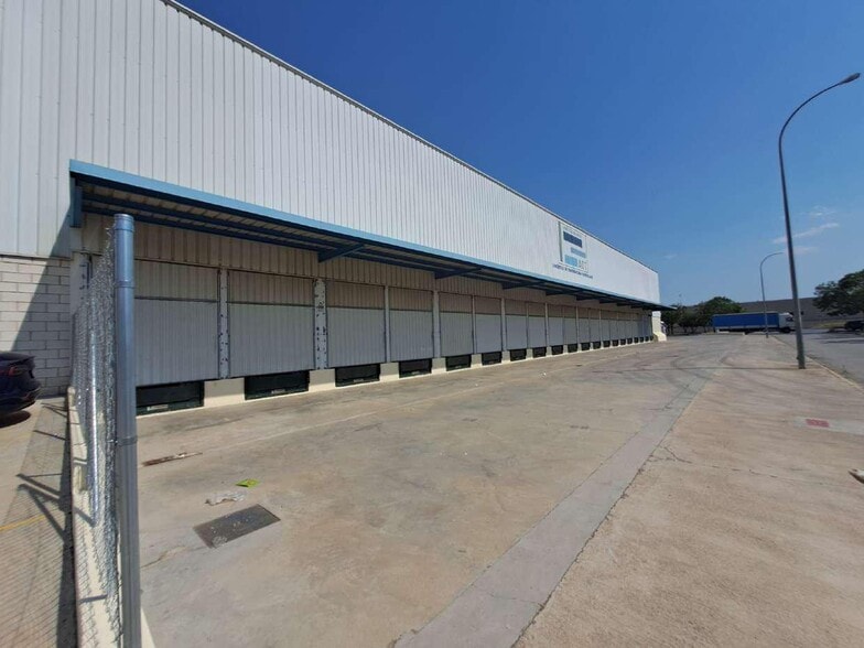 Industrial in Riba-roja de Túria, Valencia to rent - Building Photo - Image 1 of 3