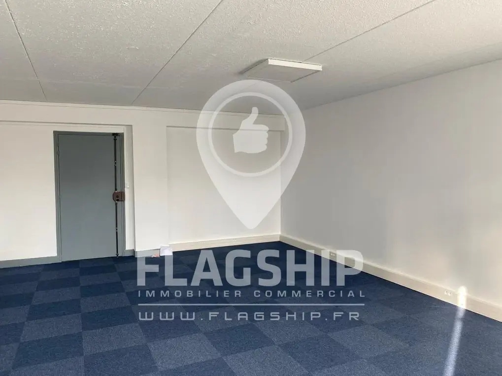 Location Bureaux 56 m² - Photo 1