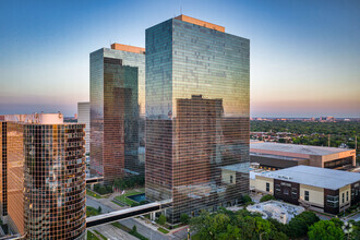 11 Greenway Plz, Houston, TX for rent Building Photo- Image 1 of 12